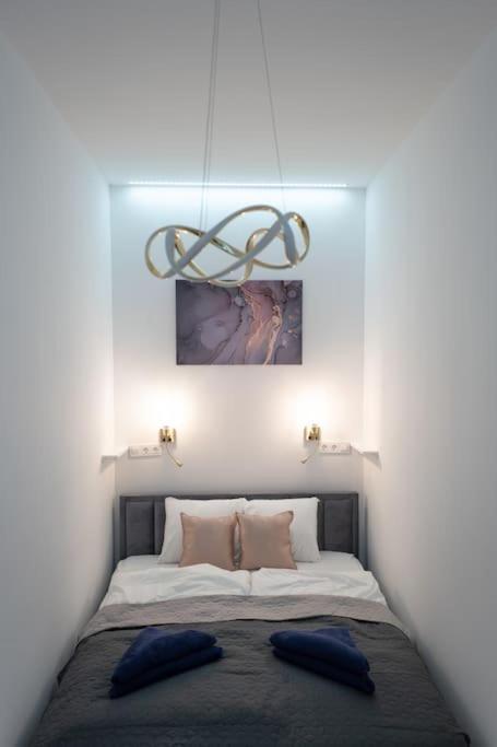 Apartment Gold'n Marble