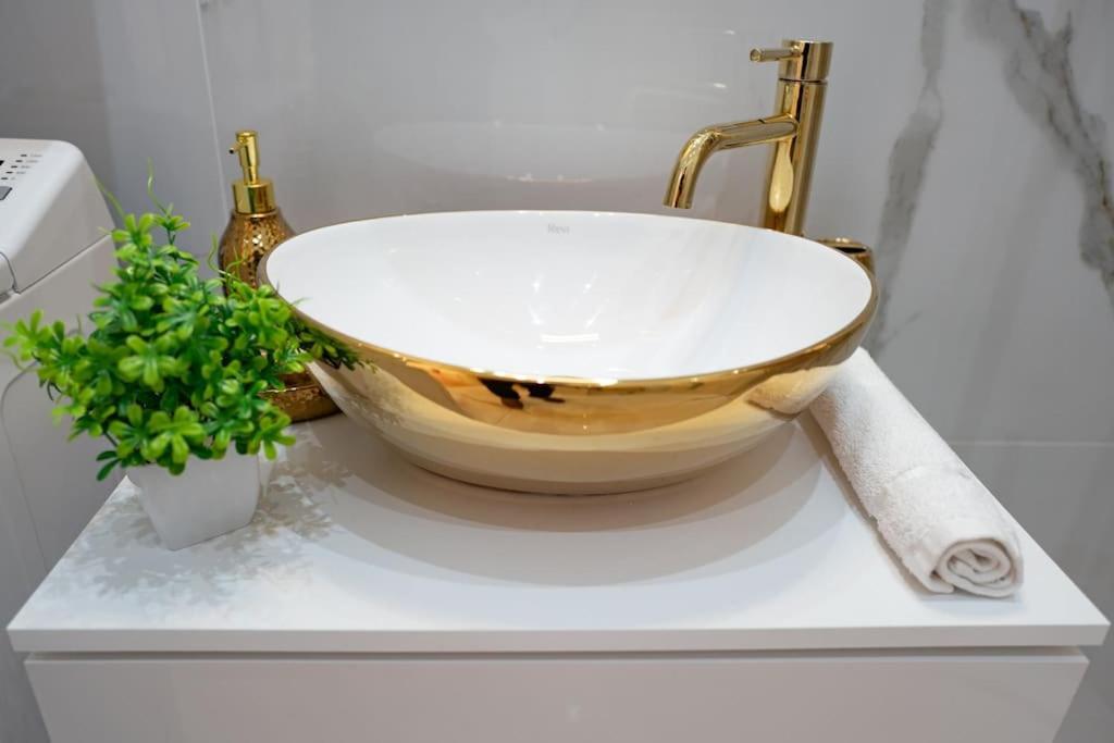 Apartment Gold'n Marble *