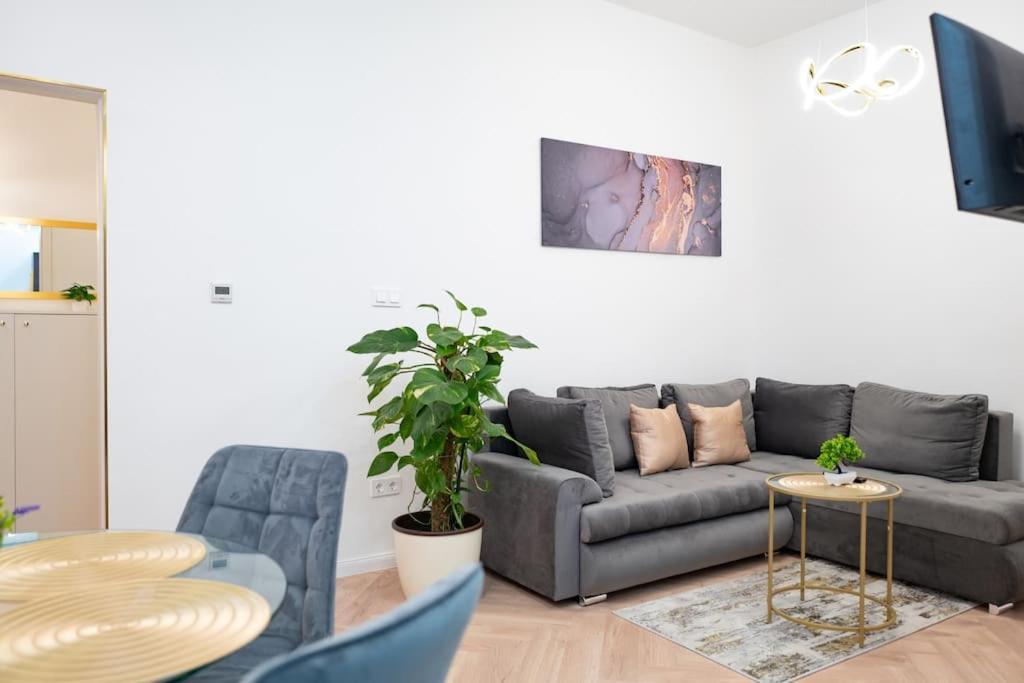 Apartment Gold'n Marble *