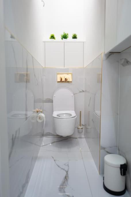 Gold'n Marble Apartment *